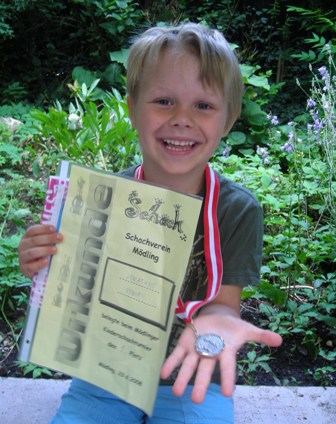Jonathan (6 Jahre) Sieger des 1. Mödlinger Kinderschachturniers am 23. Juni 2008 Jonathan (6 Jahre) Sieger des 1. Mödlinger Kinderschachturniers am 23. Juni 2008